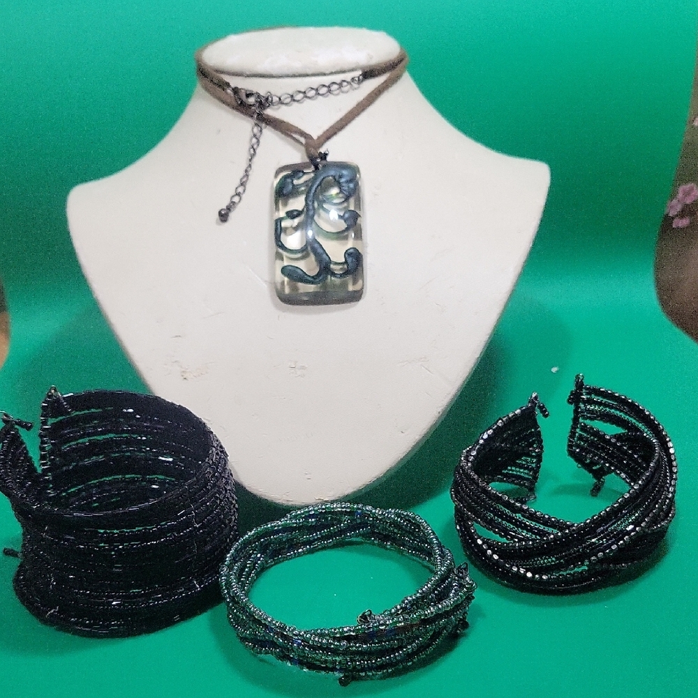 Elegant Vintage Black and Green Jewelry